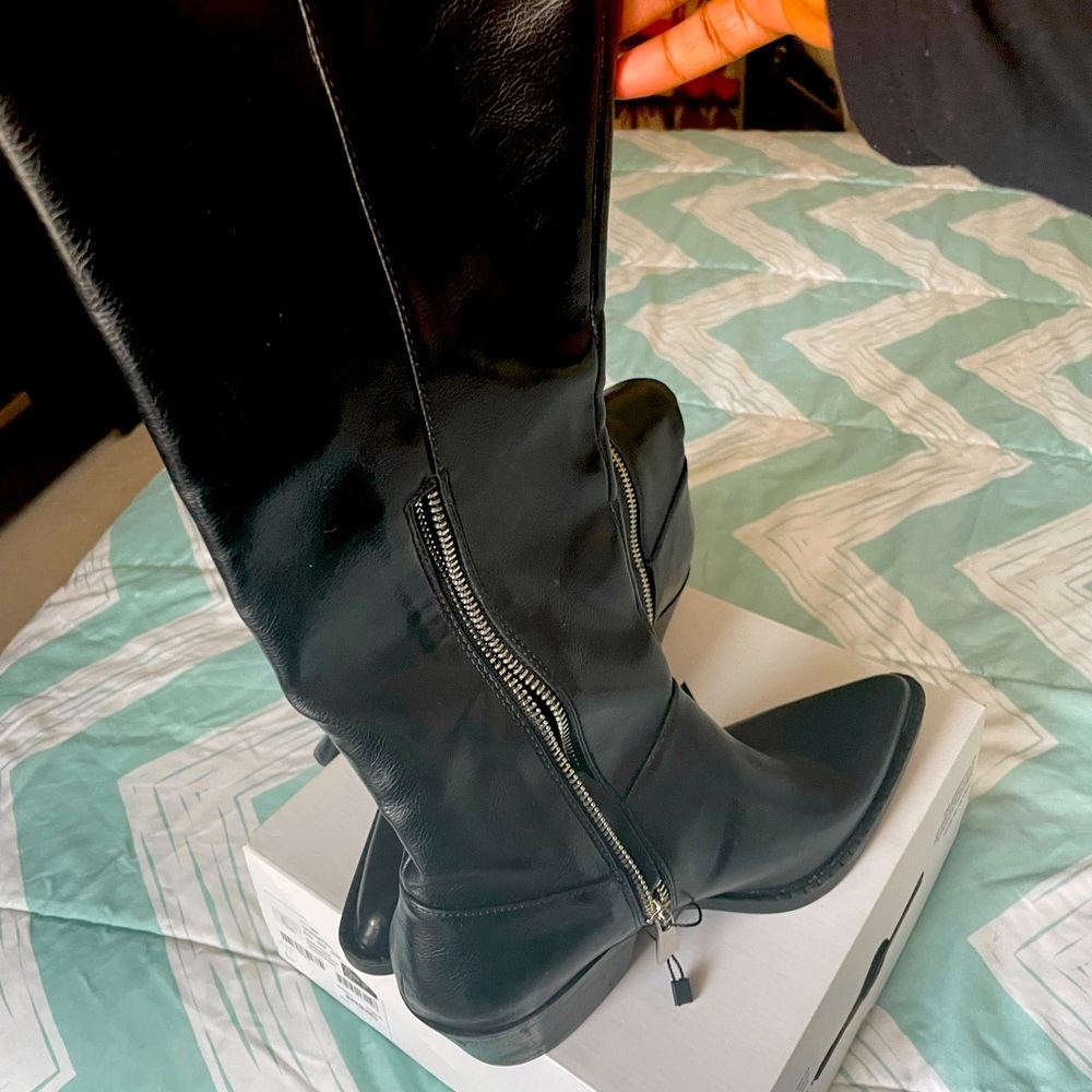 Gorgeous ZARA black leather pointed toe cowboys boots with side zipper